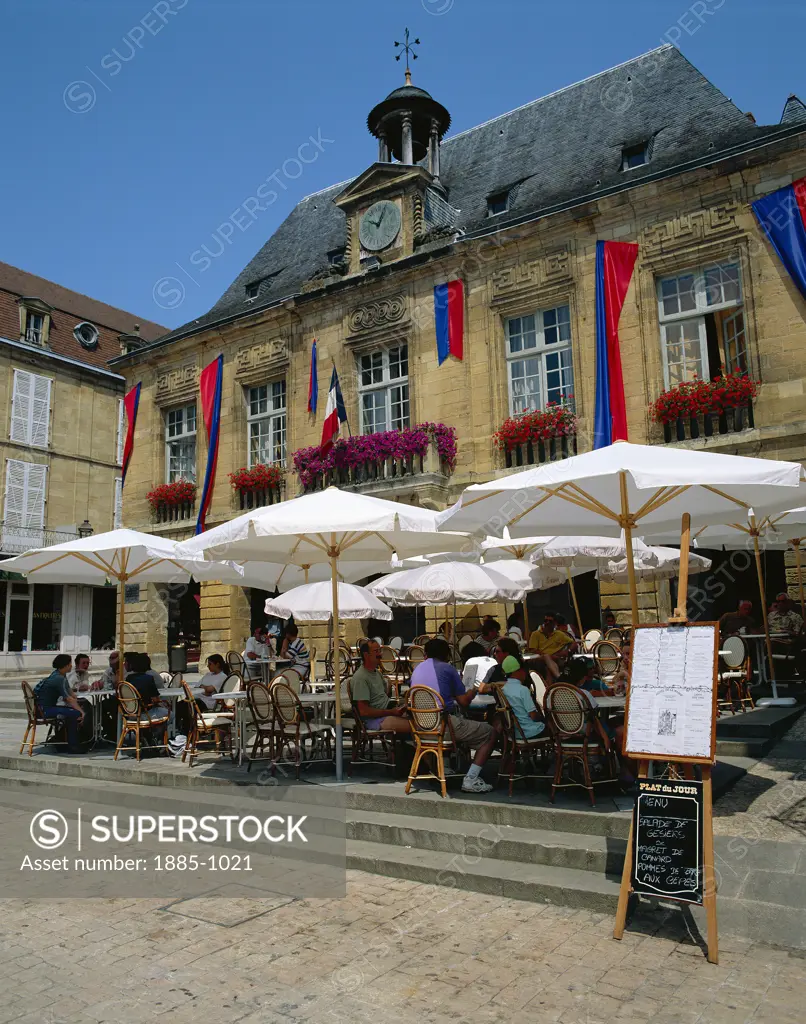 France, The Dordogne, Sarlat, Cafe scene