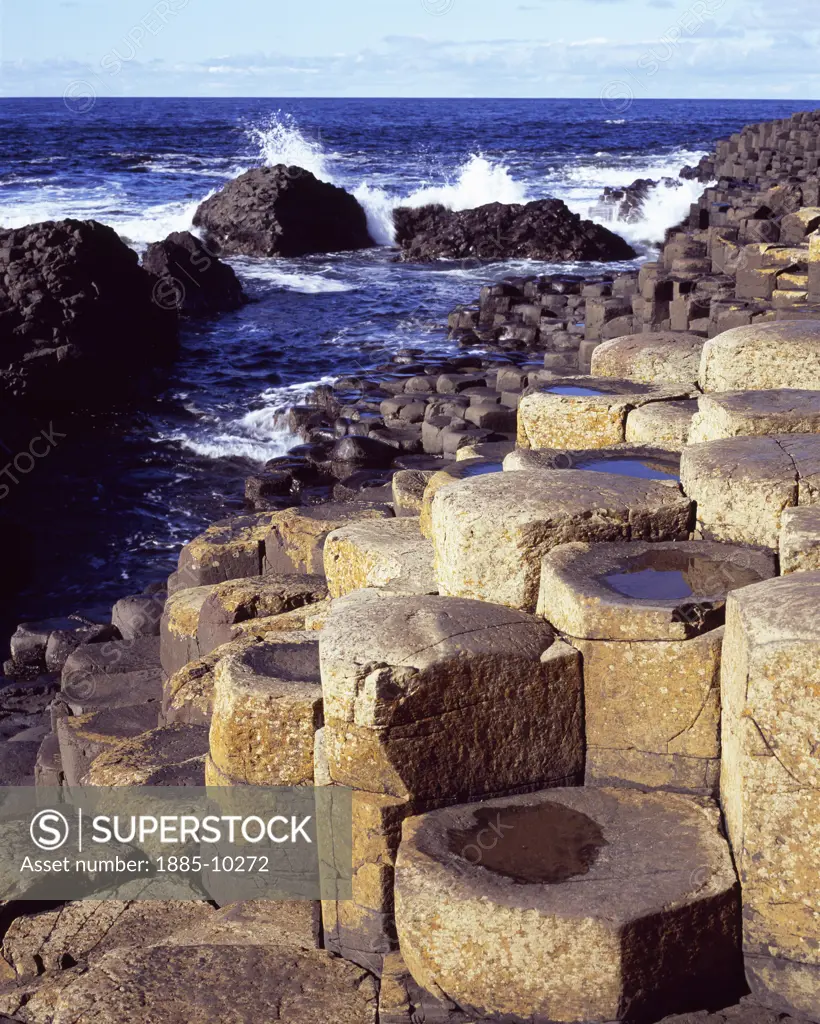 UK - Northern Ireland, County Antrim, Giants Causeway, View over basalt rock columns and sea