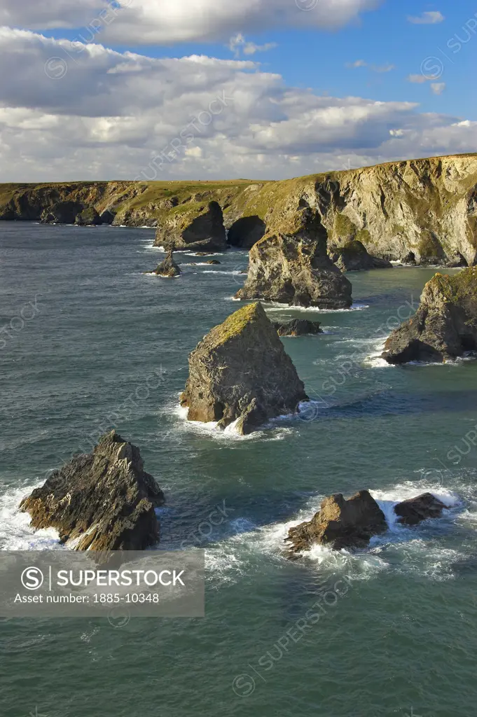 UK - England, Cornwall, Bedruthan Steps, View of stepping stone rocks in sea