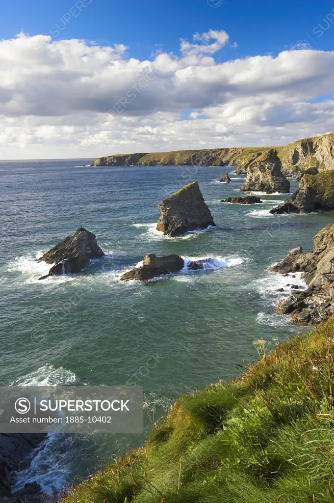 UK - England, Cornwall, Bedruthan Steps, View of rocks in sea along coastline
