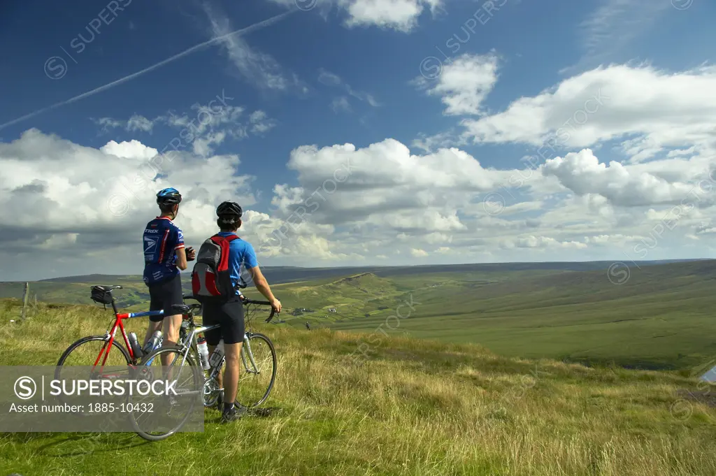 Leisure & Activities, Cycling, , Cyclists admiring Pennine view at the Buckstones Deanhead 