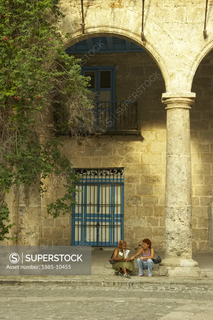 Caribbean, Cuba, Havana, Tourists at the Palacio de los Marqueses de Arcos in Plaza de la Catedral 