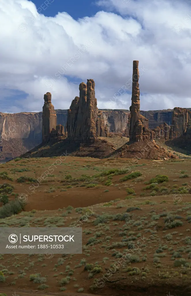 USA, Arizona, Monument Valley, Totem Pole rock formation in Navajo Tribal Park