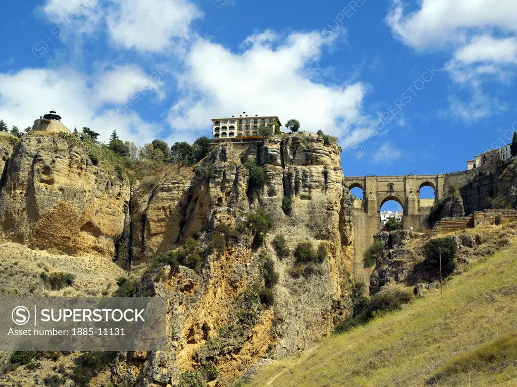 Spain, Andalucia, Ronda, Hotel and Puente Nuevo bridge above El Tajo river gorge