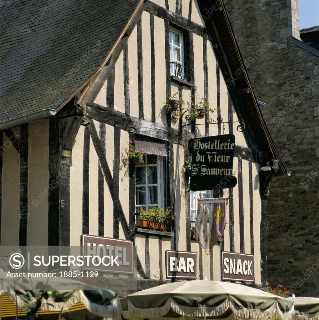 France, Brittany, Dinan, Timbered cafe