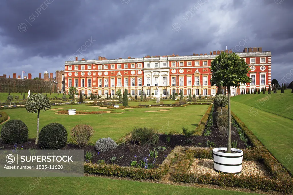 UK - England, Surrey, Hampton Court, Hampton Court Palace and gardens