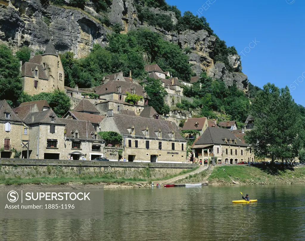 France, The Dordogne, La Roque-Gageac, Riverside village