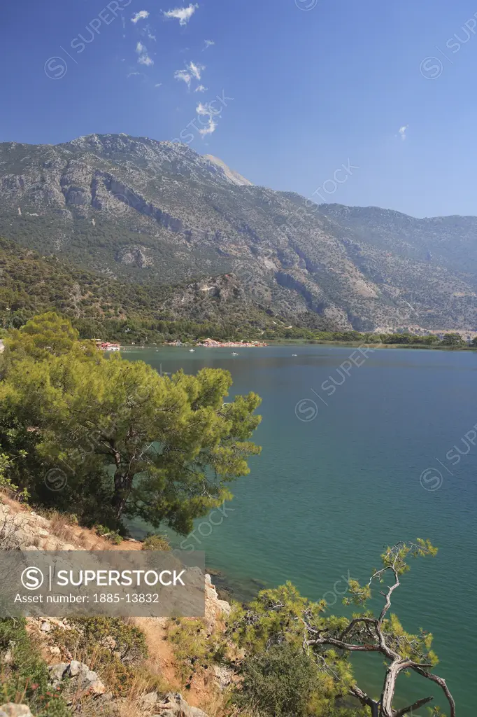 Turkey, Mediterranean, Oludeniz, View of Blue Lagoon and mountains