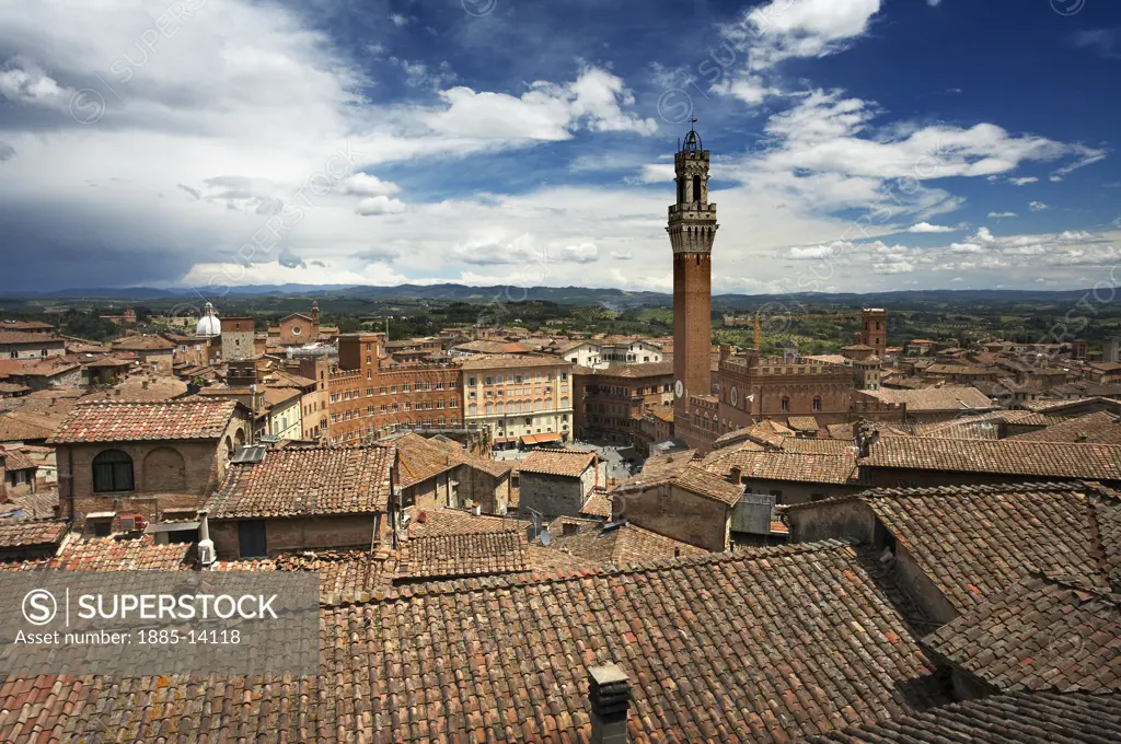 Italy, Tuscany, Siena, View over rooftops of Piazza del Campo with Torre del Mangia 