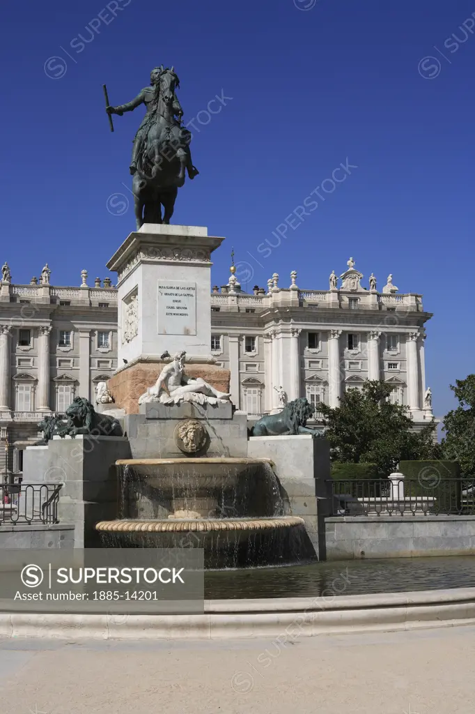 Spain, , Madrid, Palacio Real and Plaza de Oriente with statue