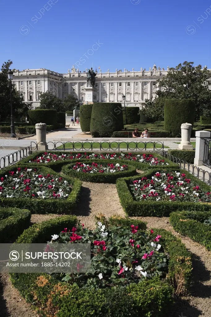 Spain, , Madrid, Palacio Real and gardens in Plaza de Oriente 