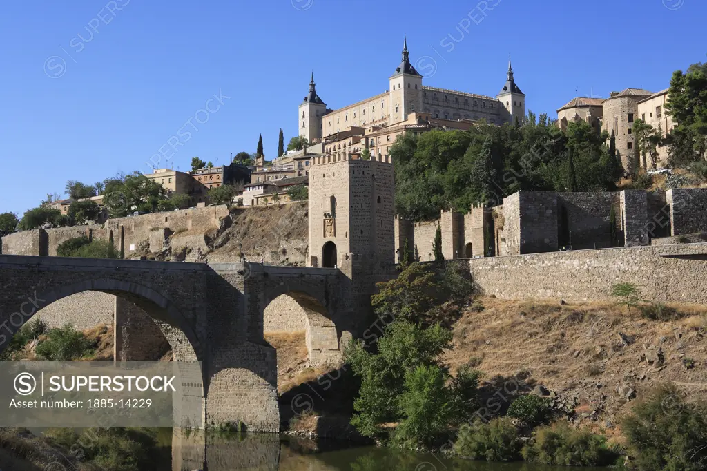 Spain, Castilla-La Mancha, Toledo, Alcazar and River Tagus