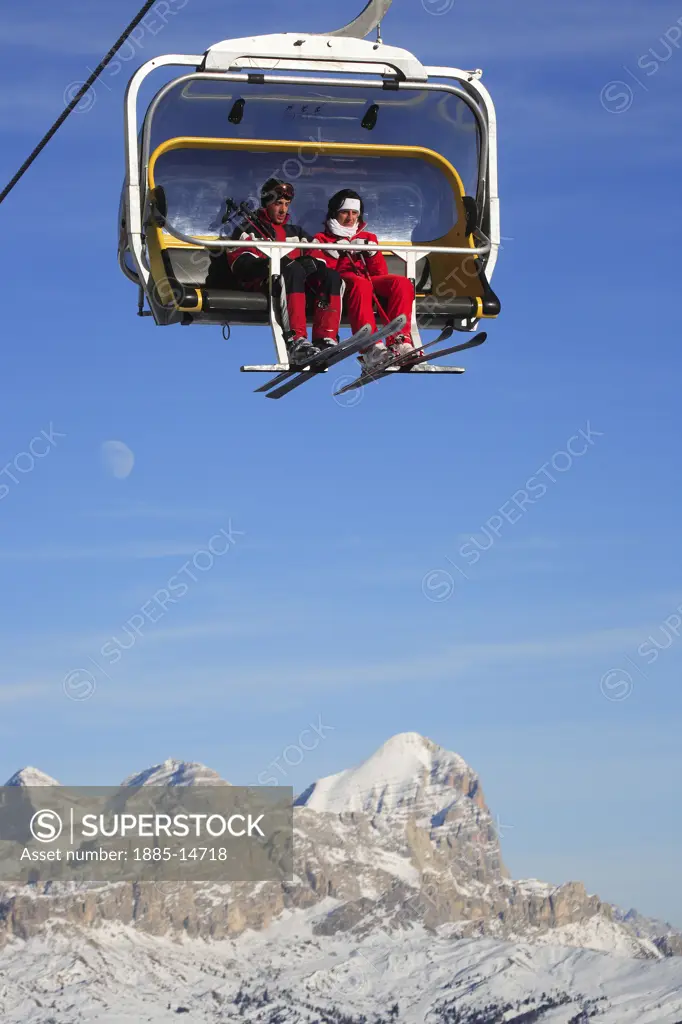 Leisure & Activities, Winter Sports, , Cable car above mountains