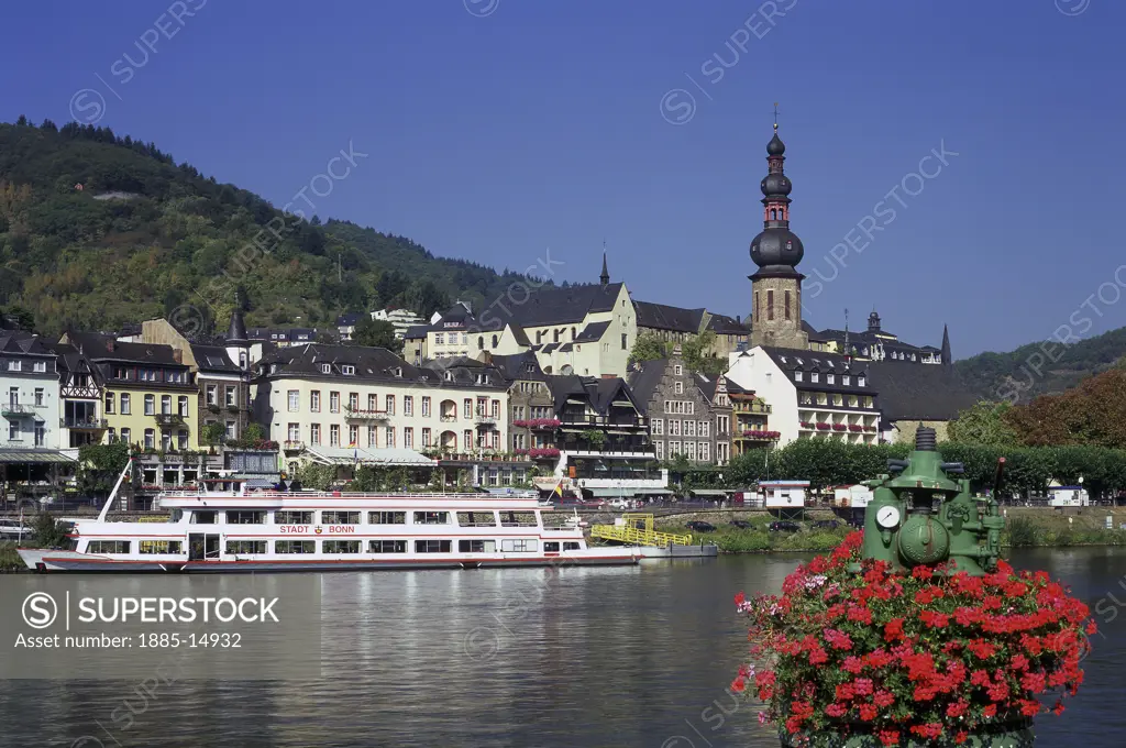 Germany, Rhineland-Palatinate, Cochem, View of town over River Mosel with cruise boat