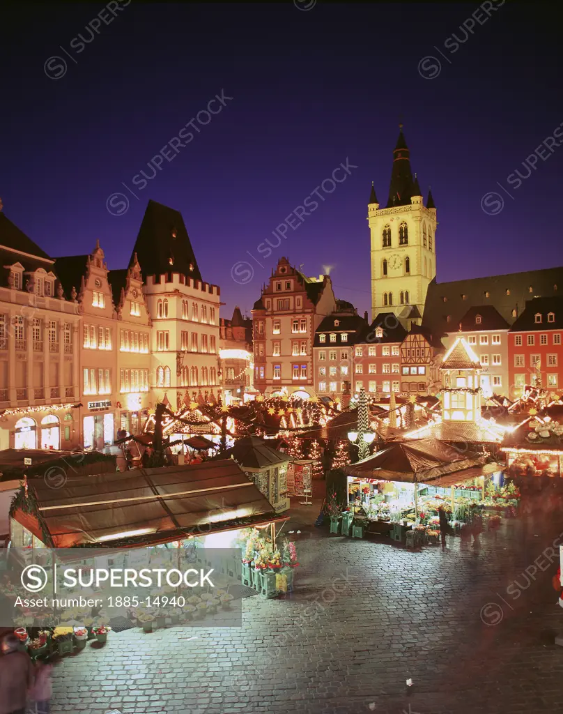 Germany, Rhineland-Palatinate, Trier, Christmas market at night