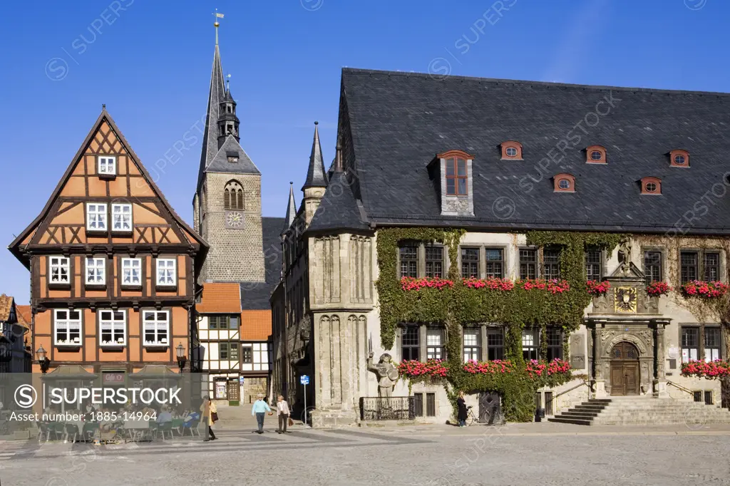 Germany, Saxony-Anhalt, Quedlinburg, Half-timbered architecture with cafe and church and Town Hall