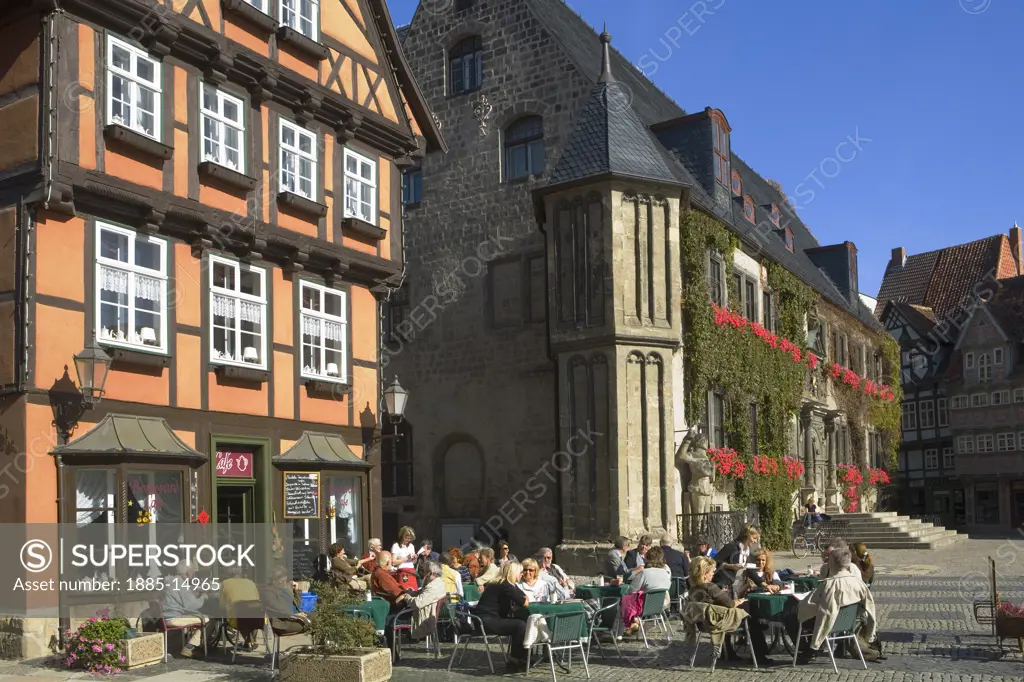 Germany, Saxony-Anhalt, Quedlinburg, Half-timbered architecture with cafe and Town Hall