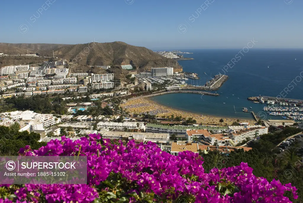 Canary Islands, Gran Canaria, Puerto Rico, View over resort with bougainvillea