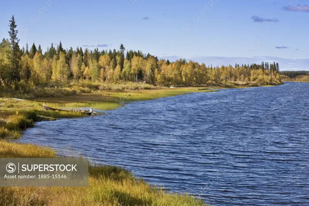 Finland, Lapland, Raattama - near, Ounasjoki River scene in autumn