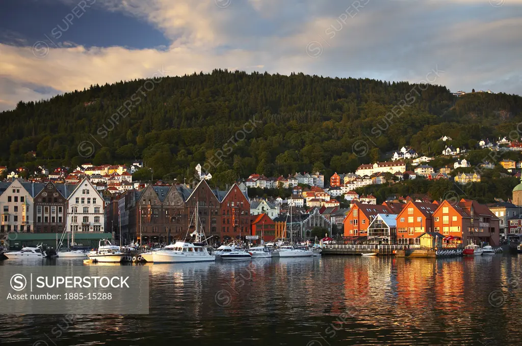 Norway, Hordaland, Bergen, Quayside and harbour at Torget at sunset