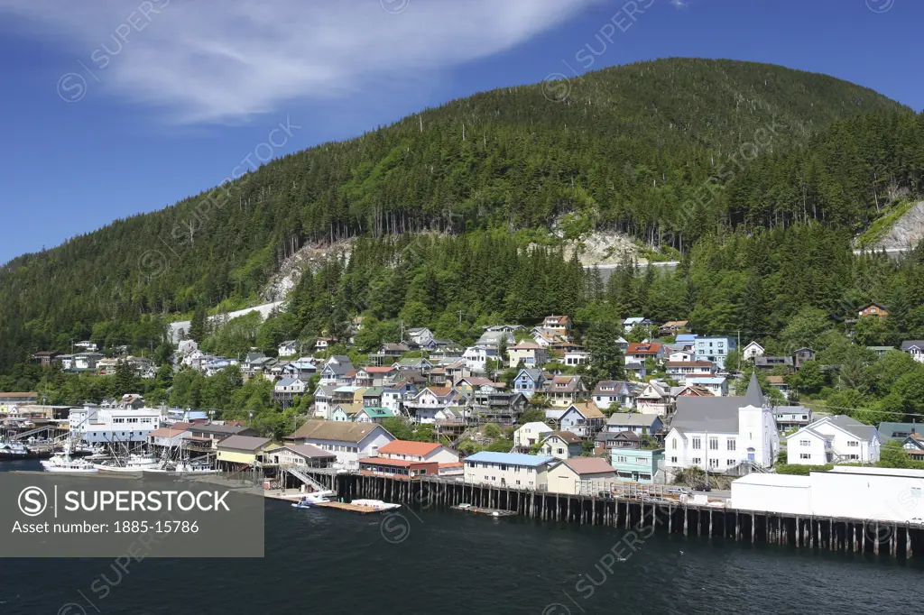 USA, Alaska, Inside Passage, Waterfront houses