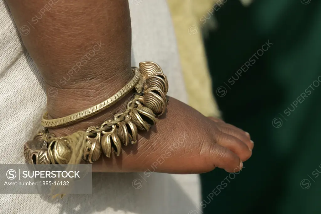 India, Orissa, Chatikona, Brass anklet on Dhongria child