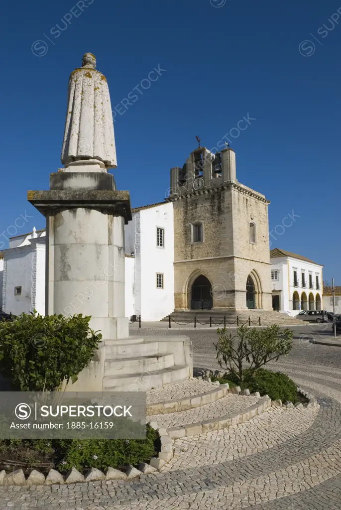 Portugal, Algarve, Faro, Largo da Se and the Se - cathedral