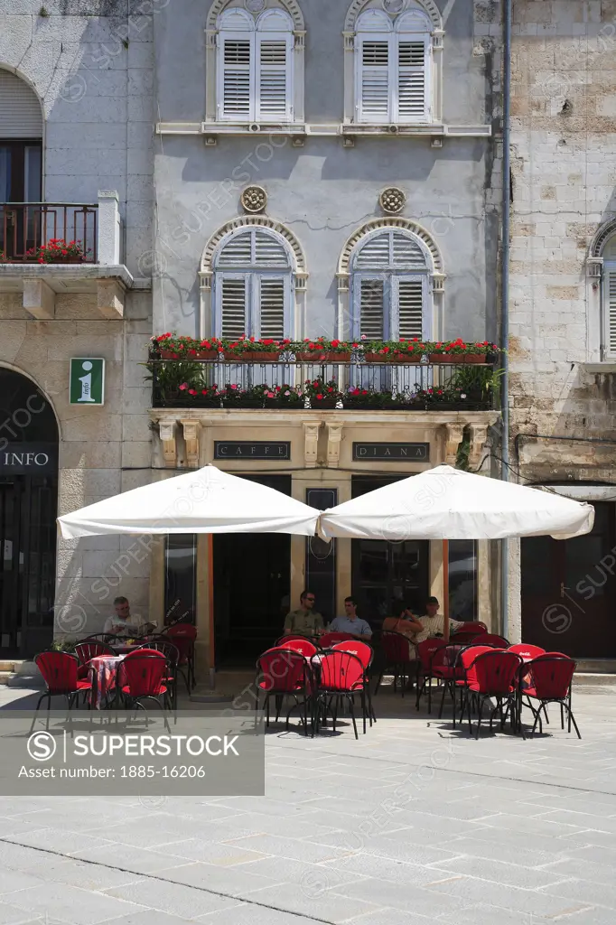 Croatia, Istria, Pula, Cafe scene