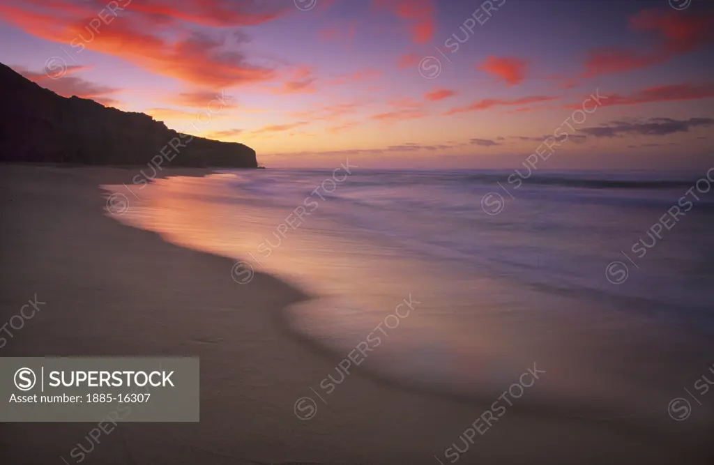 Australia, Victoria, Port Campbell, View of beach at dawn
