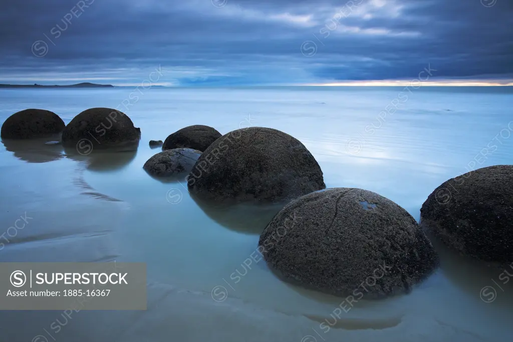 New Zealand, South Island, Moeraki - near, The Moeraki boulders
