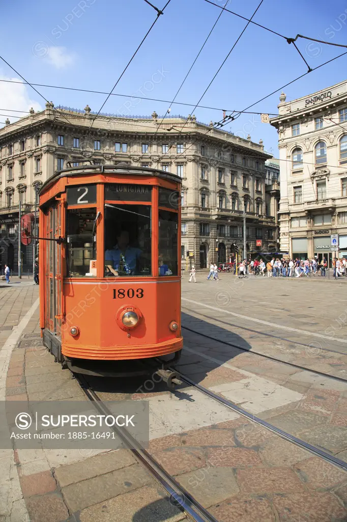 Italy, Lombardy, Milan, Tram in Piazza Cordusio