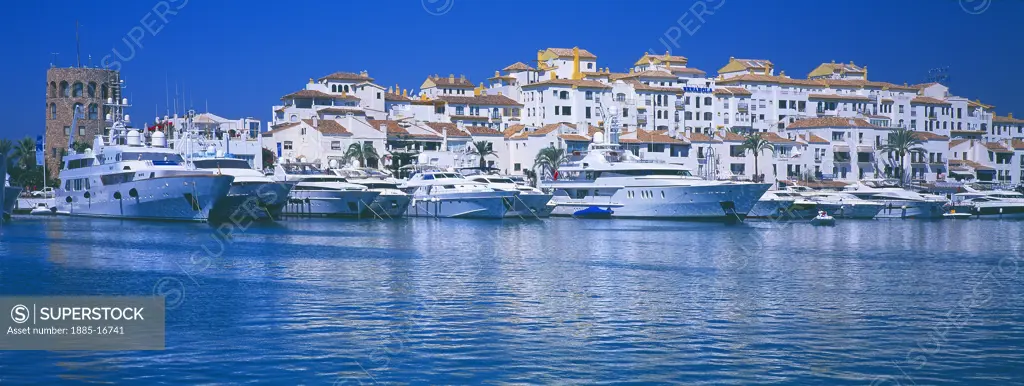 Spain, Costa del Sol, Puerto Banus, Yacht harbour and town