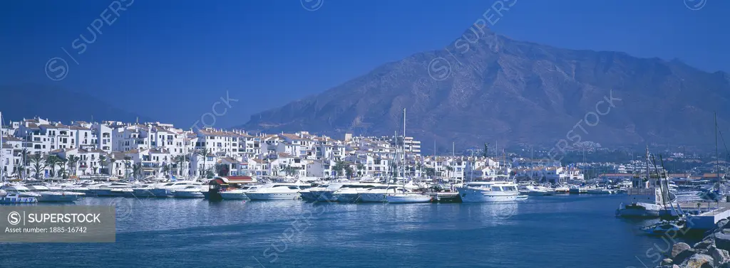 Spain, Costa del Sol, Puerto Banus, Harbour and town with mountains