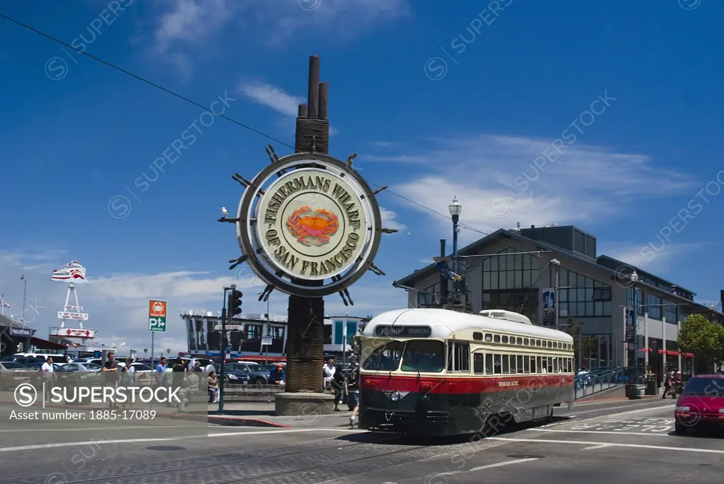 USA, California, San Francisco, Tram at Fisherman's Wharf