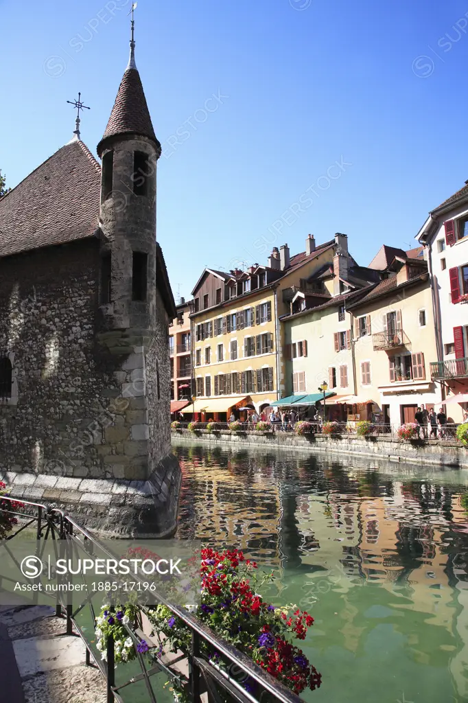 France, Rhone Alpes, Annecy, Canal and flowers