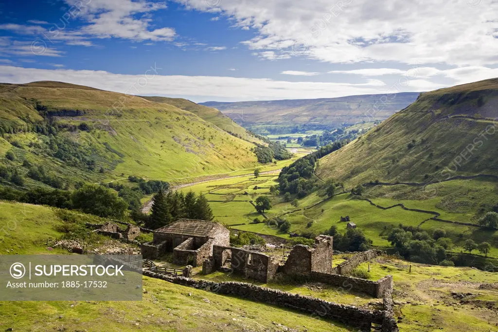 UK - England, Yorkshire, Swaledale, Yorkshire Dales National Park - view from Crackpot Hall ruins