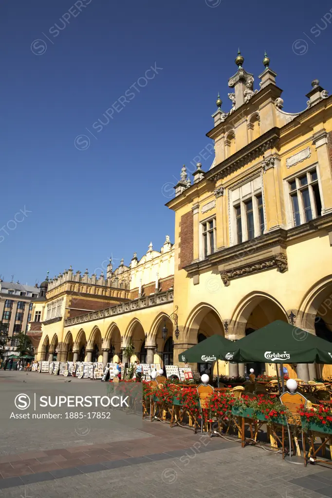 Poland, , Krakow, Cafe scene in Market Square