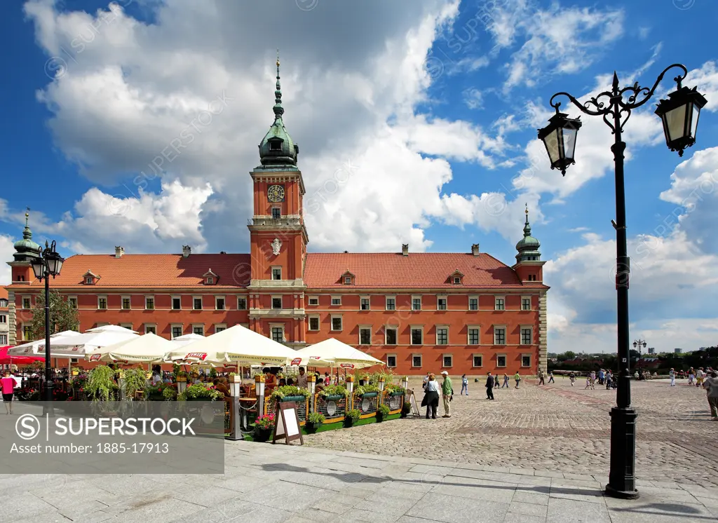Poland, , Warsaw, Royal Castle and cafe in the Old Town