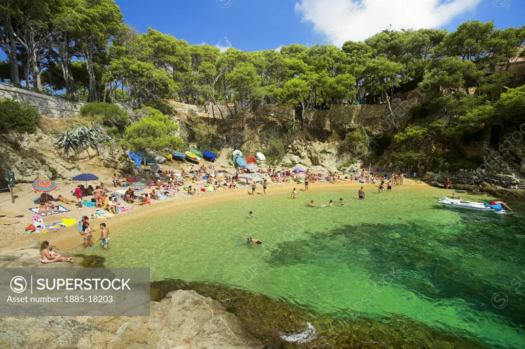 Spain, Costa Brava, Palamos, Beach scene