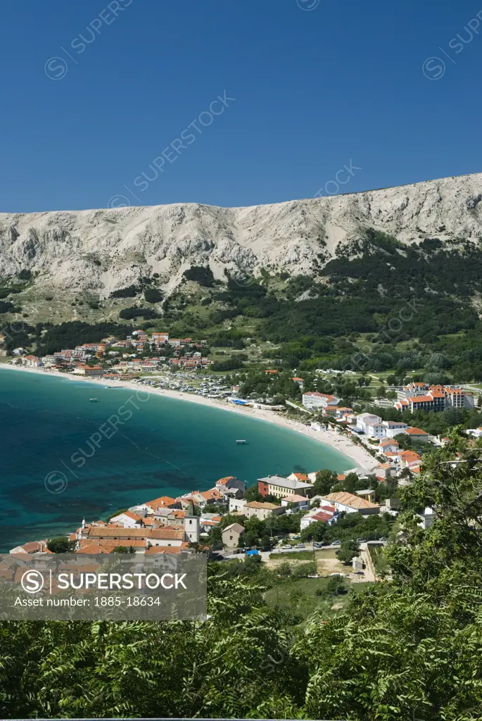 Croatia, Kvarner Gulf, Krk Island, View over bay and beach at Baska