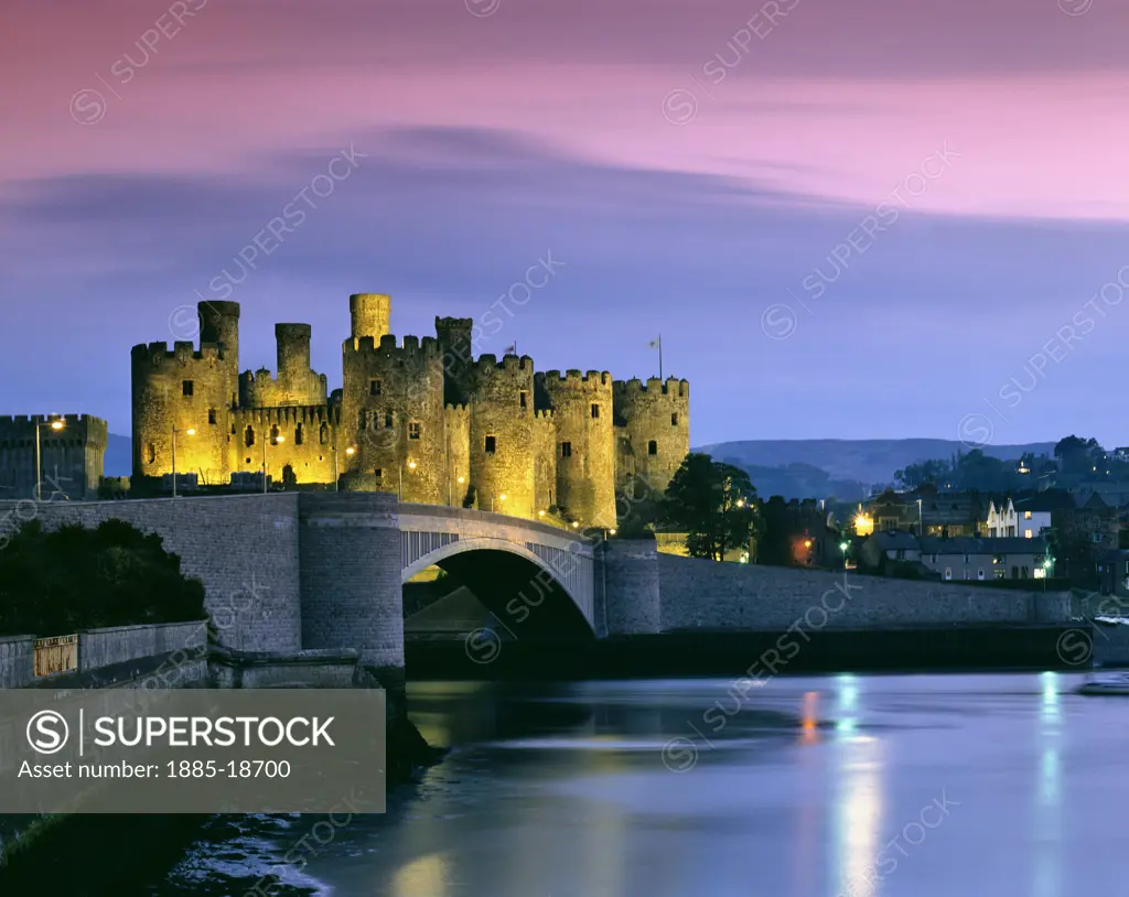 UK - Wales, Gwynedd, Conwy, Conwy Castle at night