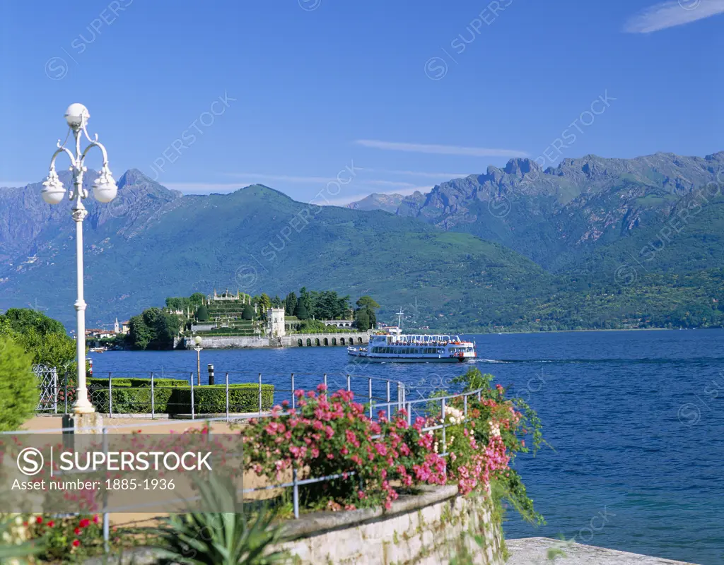 Italy, Lake Maggiore, Borromean Islands, Isolas Bella & Pescatori from Stresa