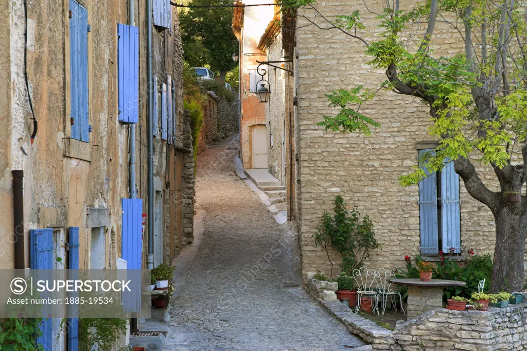 France, Provence, Gordes, Typical lane in the old town