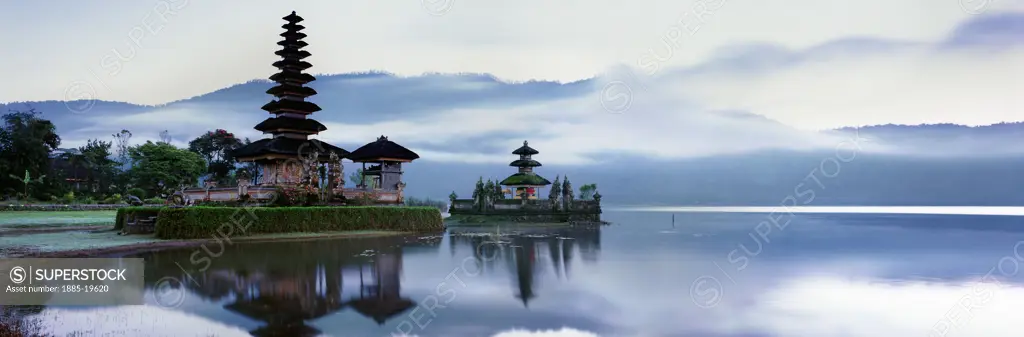 Indonesia, Bali, Lake Bratan, Dewi Danu temple at dawn