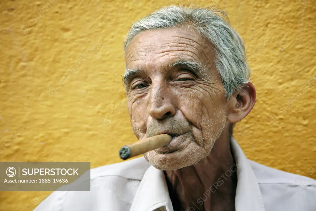 Caribbean, Cuba, General, Old man smoking a cigar