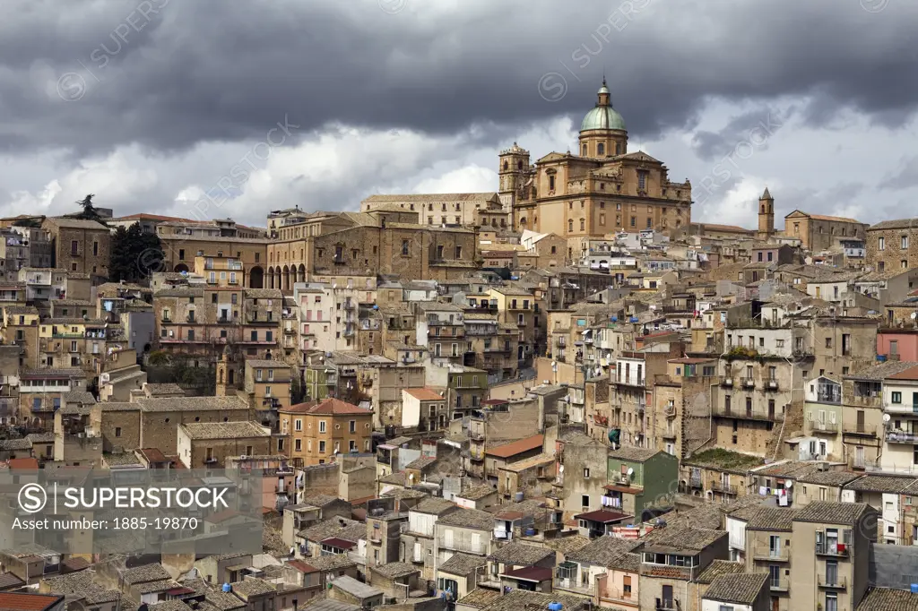 Italy, Sicily, Piazza Armerina, View over the old town
