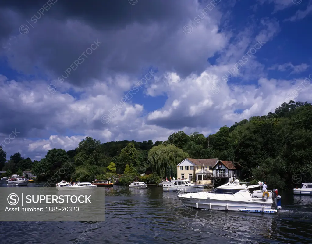 UK - England, Oxfordshire, Henley on Thames, View of River Thames
