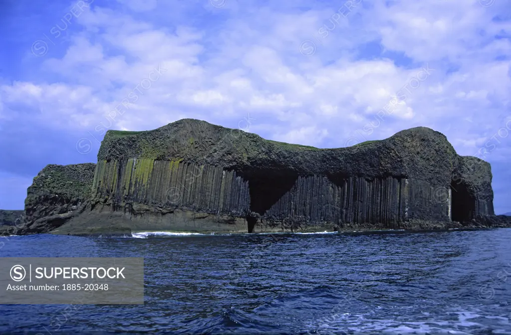 UK - Scotland, Argyll, Isle of Staffa, Fingals Cave and basalt cliffs 