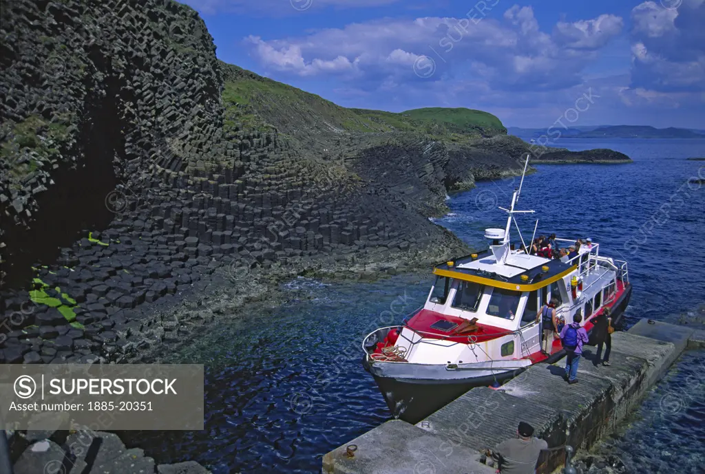 UK - Scotland, Argyll, Isle of Staffa, Tourist boat