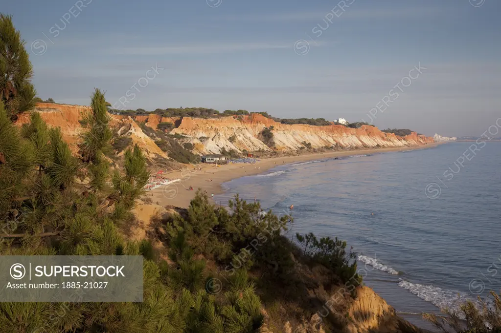 Portugal, Algarve, Praia da Falesia, View along coastline